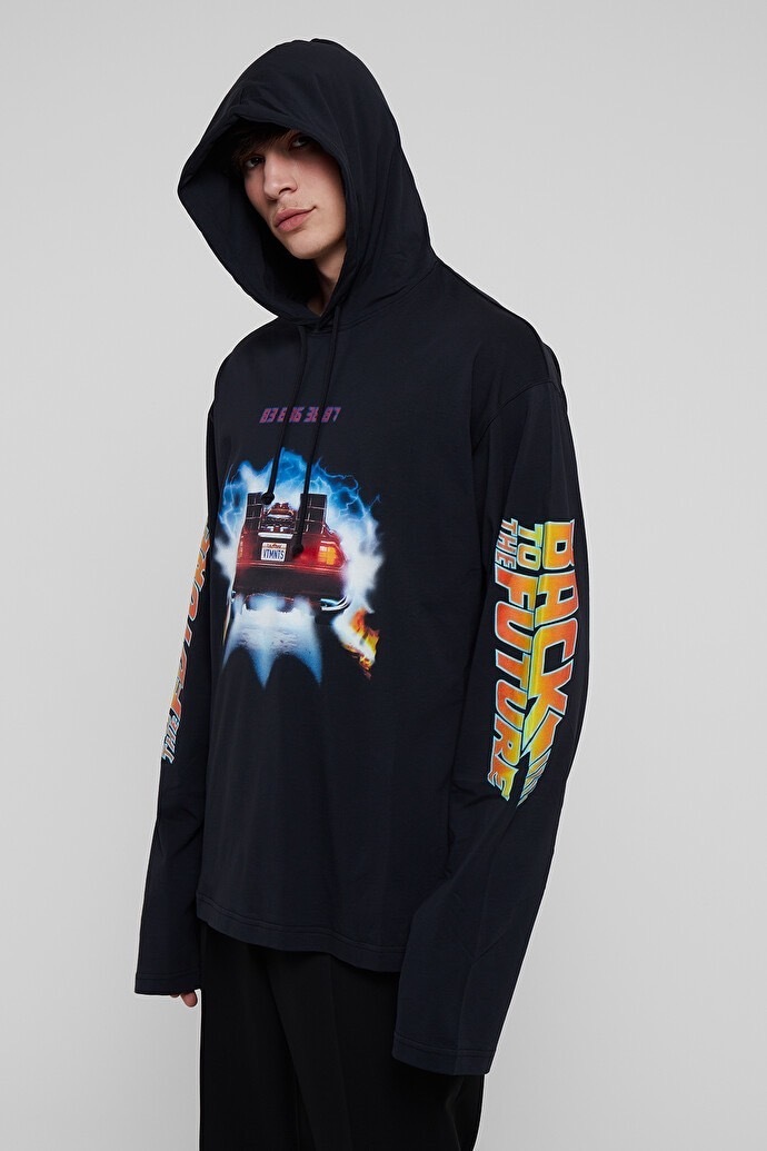 VTMNTS バックトゥザフューチャーパーカーコムドットやまとtwiceモモ着用 TWICEモモ着用 VTMNTS Back to the Future パーカー - メルカリ