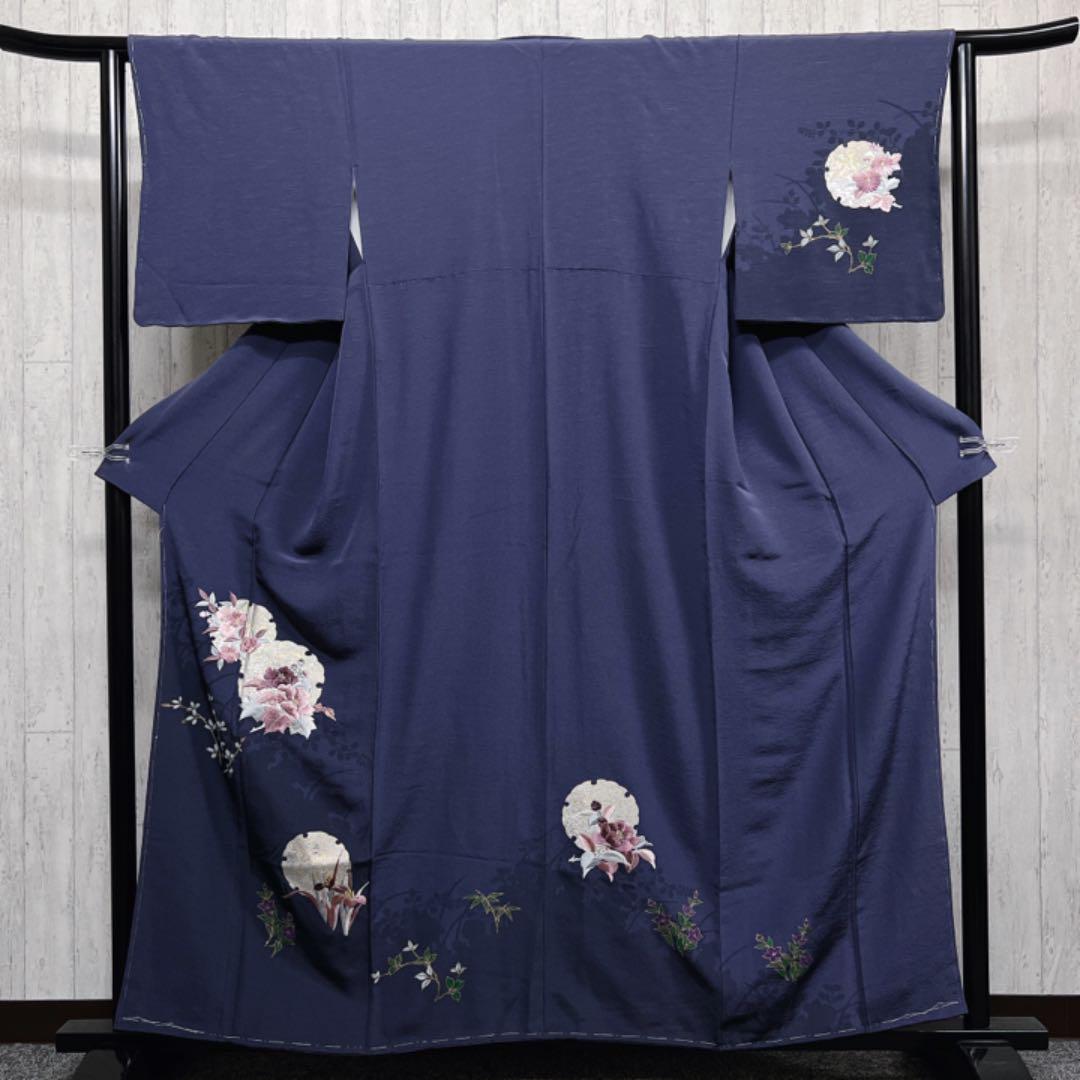 □ 大島紬 ろうけつ染め 附下 花 刺繍 着物-